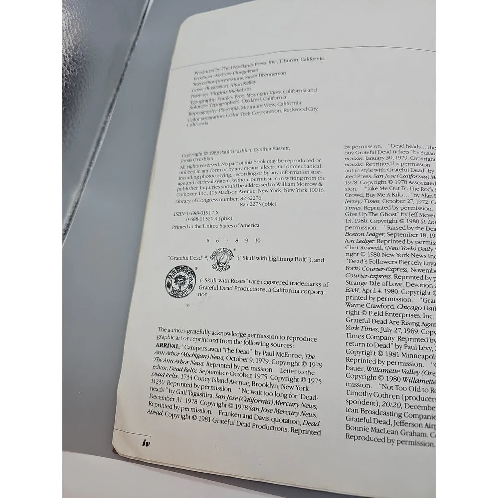 Grateful Dead: The Official Book of the Dead Heads Paul‎ B Grushkin